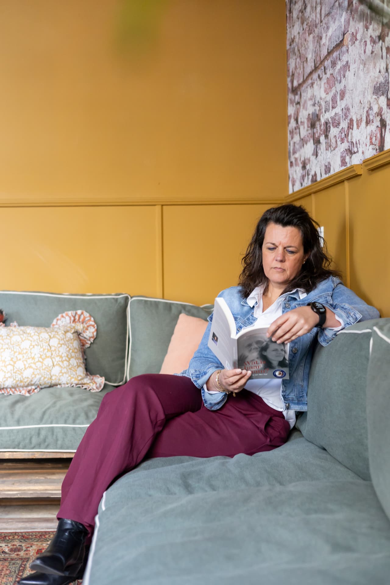 Mathilda leest haar autobiografische roman Wat is haar naam?